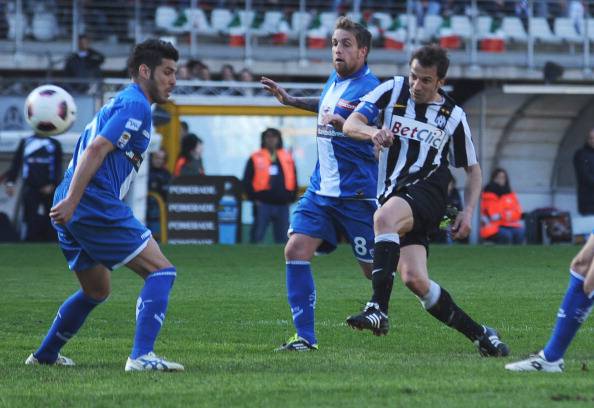 Del Piero durante il tiro del 2-1 (GettyImages)