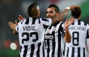 Tevez e Vidal (Getty Images)