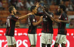 Bacca esulta con i compagni (Getty Images)