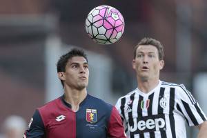 Lichtsteiner e Perotti (Getty Images)