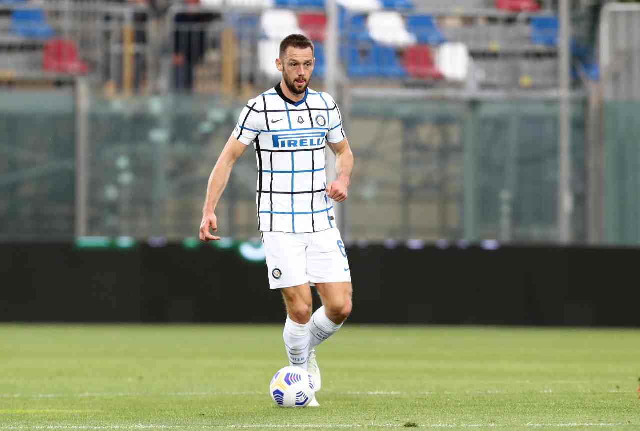 Calciomercato Inter, pericolo scadenza contrattuale per de Vrij 