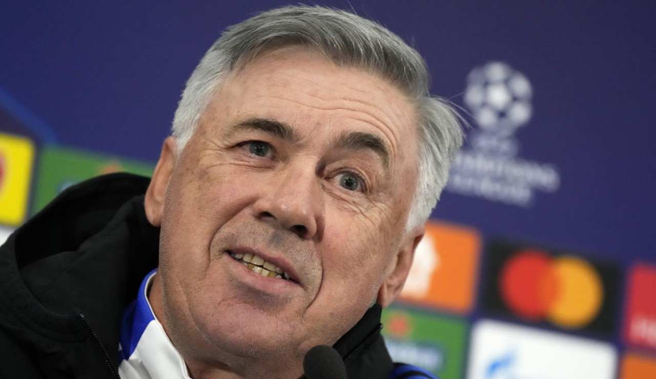 Carlo Ancelotti sorride