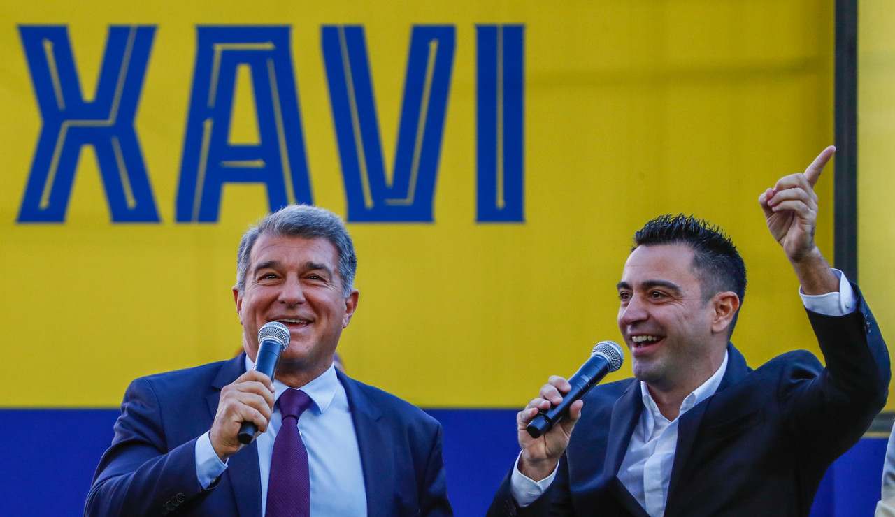 Joan Laporta e Xavi Hernandez