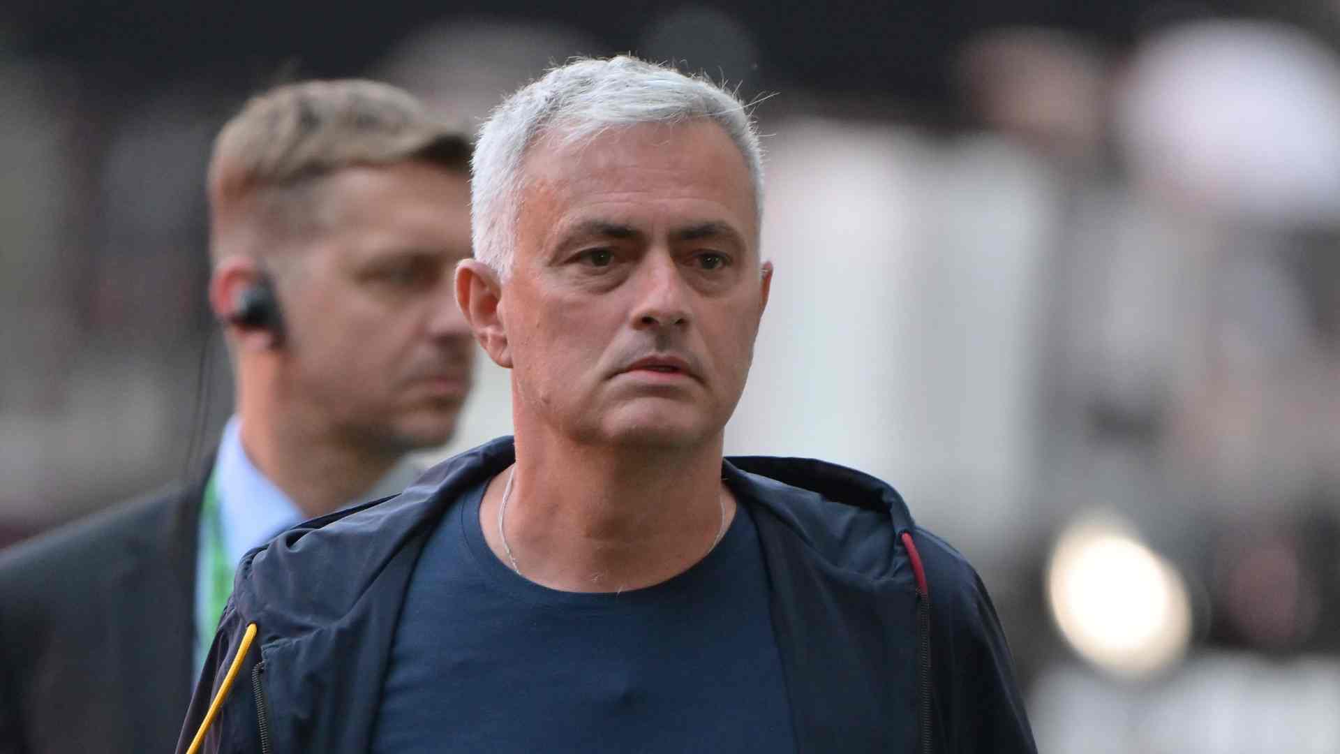 Jose Mourinho concentrato