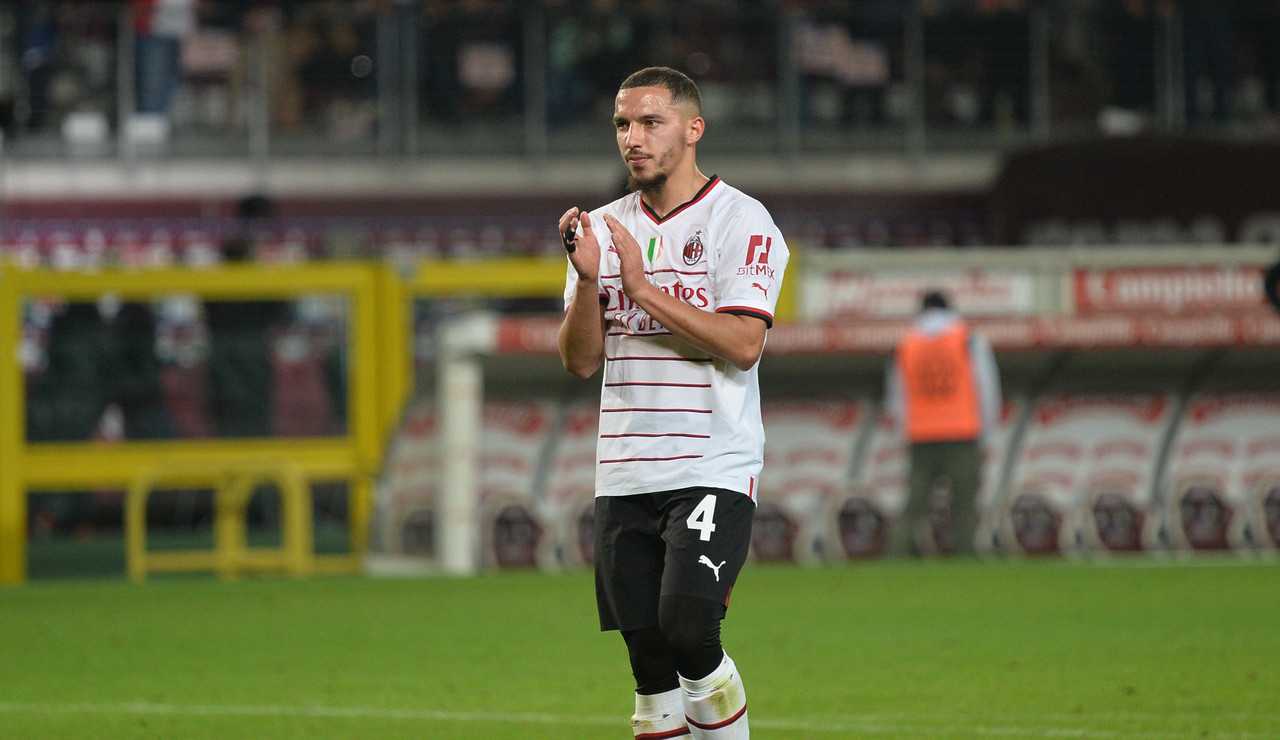 Ismael Bennacer applaude