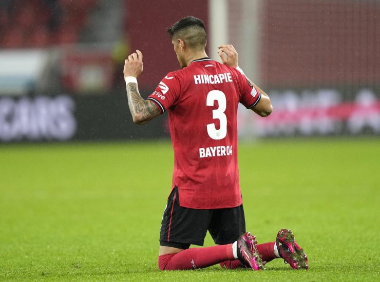 Hincapié Bayer Leverkusen