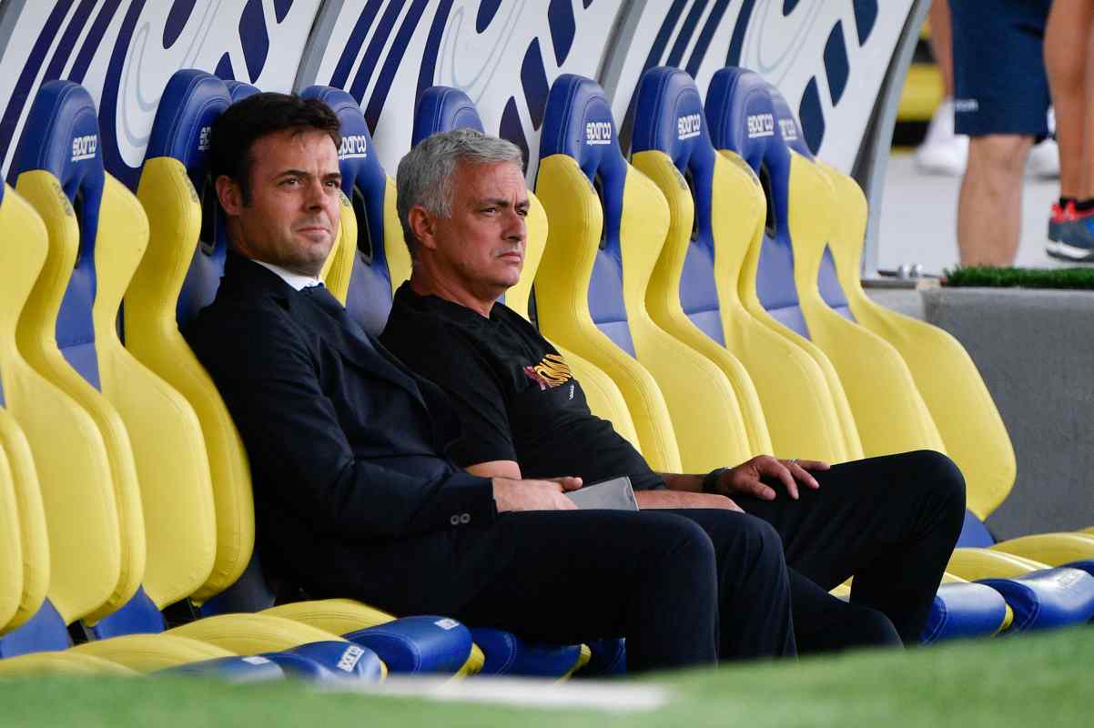 Mourinho e Tiago Pinto in panchina