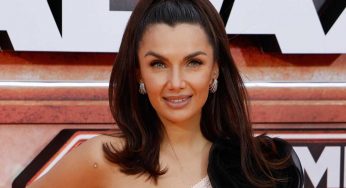 Elettra Lamborghini boom: il vestito non la contiene
