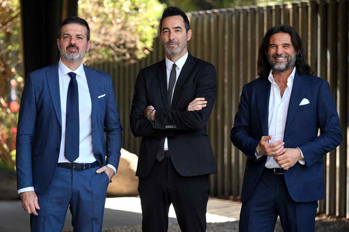 Andrea Stramaccioni in posa con Alessandro Antinelli e Lele Adani